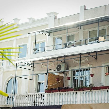 Guest House Esma Soechoemi Buitenkant foto