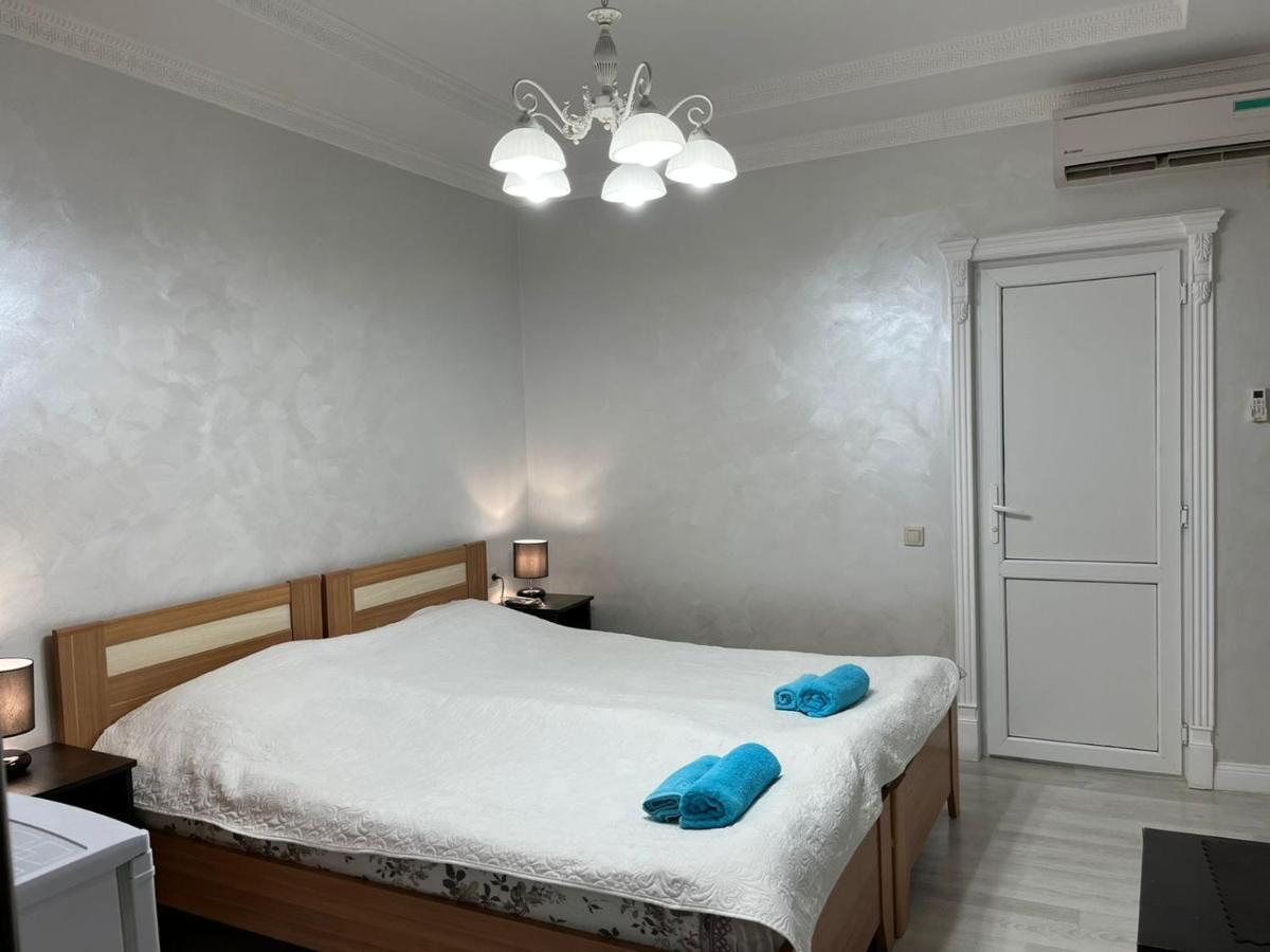 Guest House Esma Soechoemi Buitenkant foto