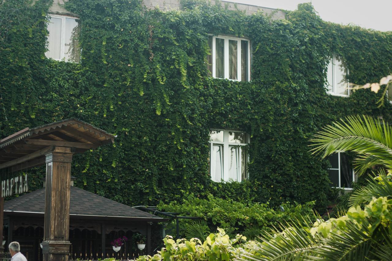 Guest House Esma Soechoemi Buitenkant foto