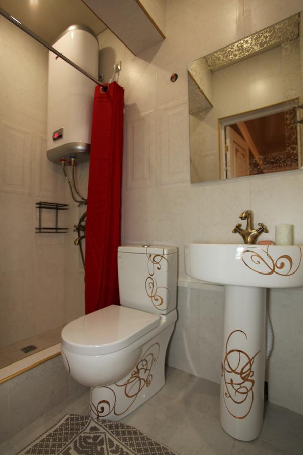 Guest House Esma Soechoemi Buitenkant foto
