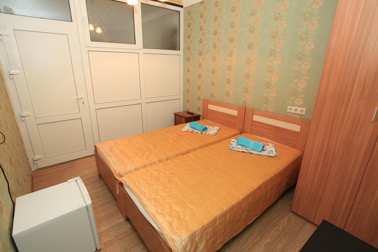 Guest House Esma Soechoemi Buitenkant foto