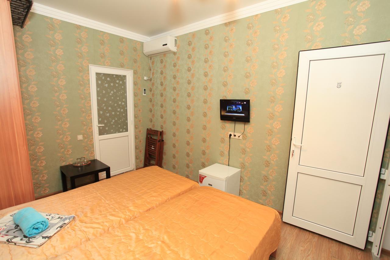 Guest House Esma Soechoemi Buitenkant foto