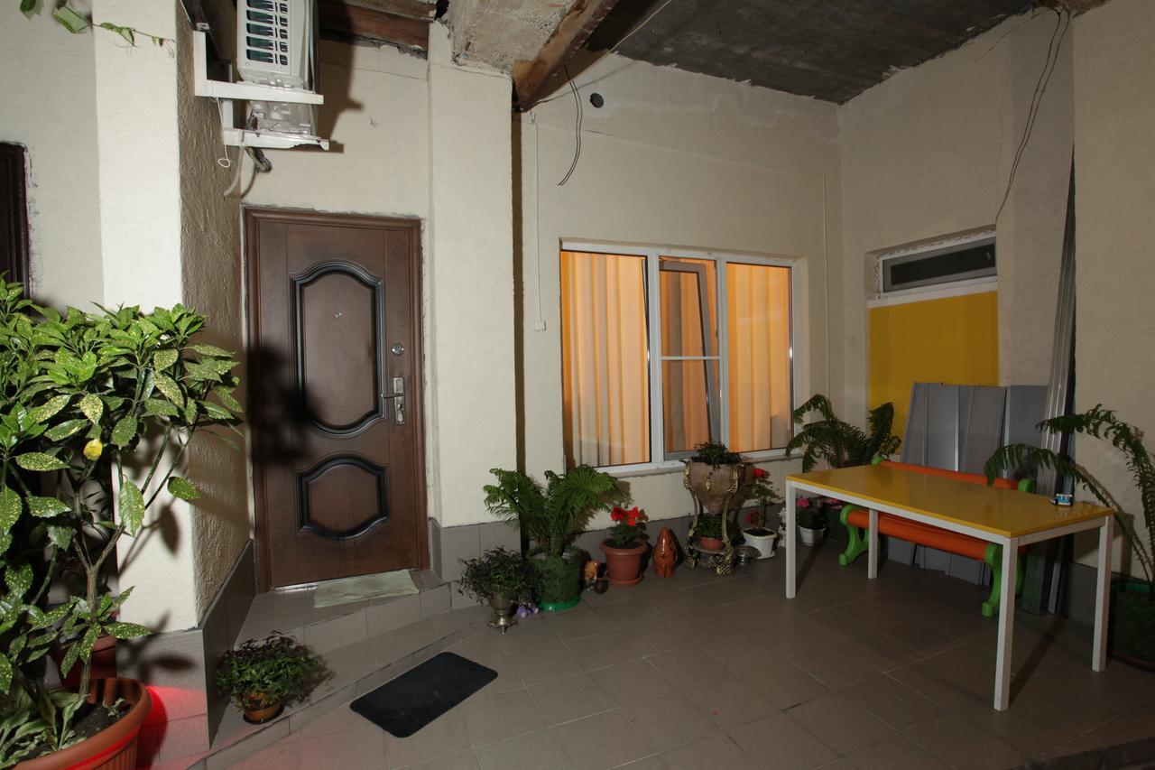Guest House Esma Soechoemi Buitenkant foto