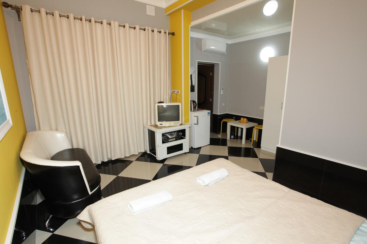 Guest House Esma Soechoemi Buitenkant foto
