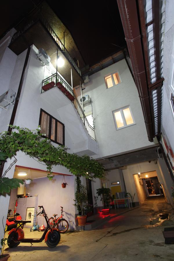 Guest House Esma Soechoemi Buitenkant foto